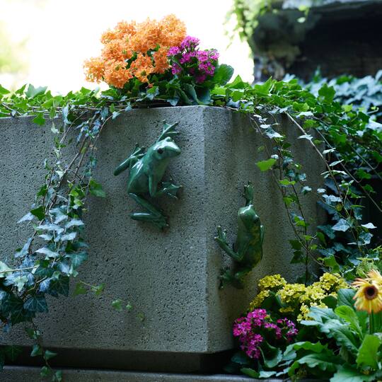 7.75" Stone Garden Frog Wall Accent Set